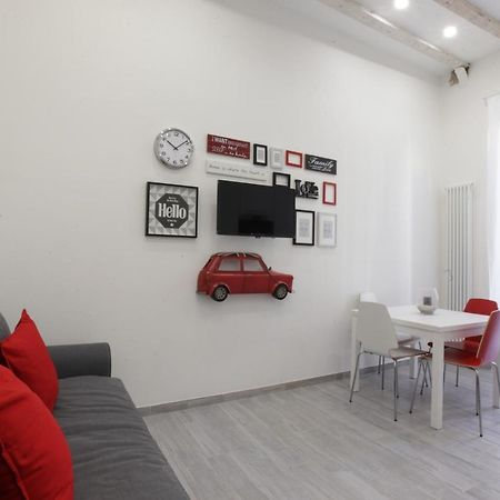 Amazing Apartment In City Center With Balcony 밀라노 외부 사진