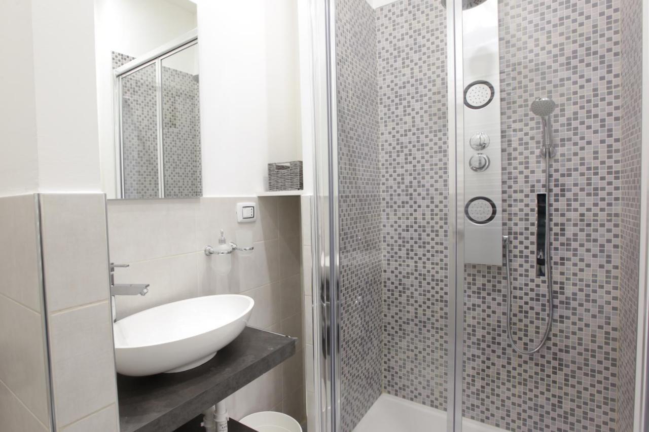 Amazing Apartment In City Center With Balcony 밀라노 외부 사진