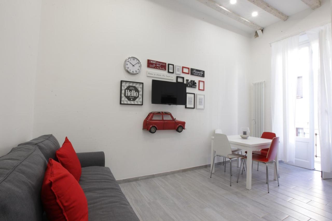 Amazing Apartment In City Center With Balcony 밀라노 외부 사진