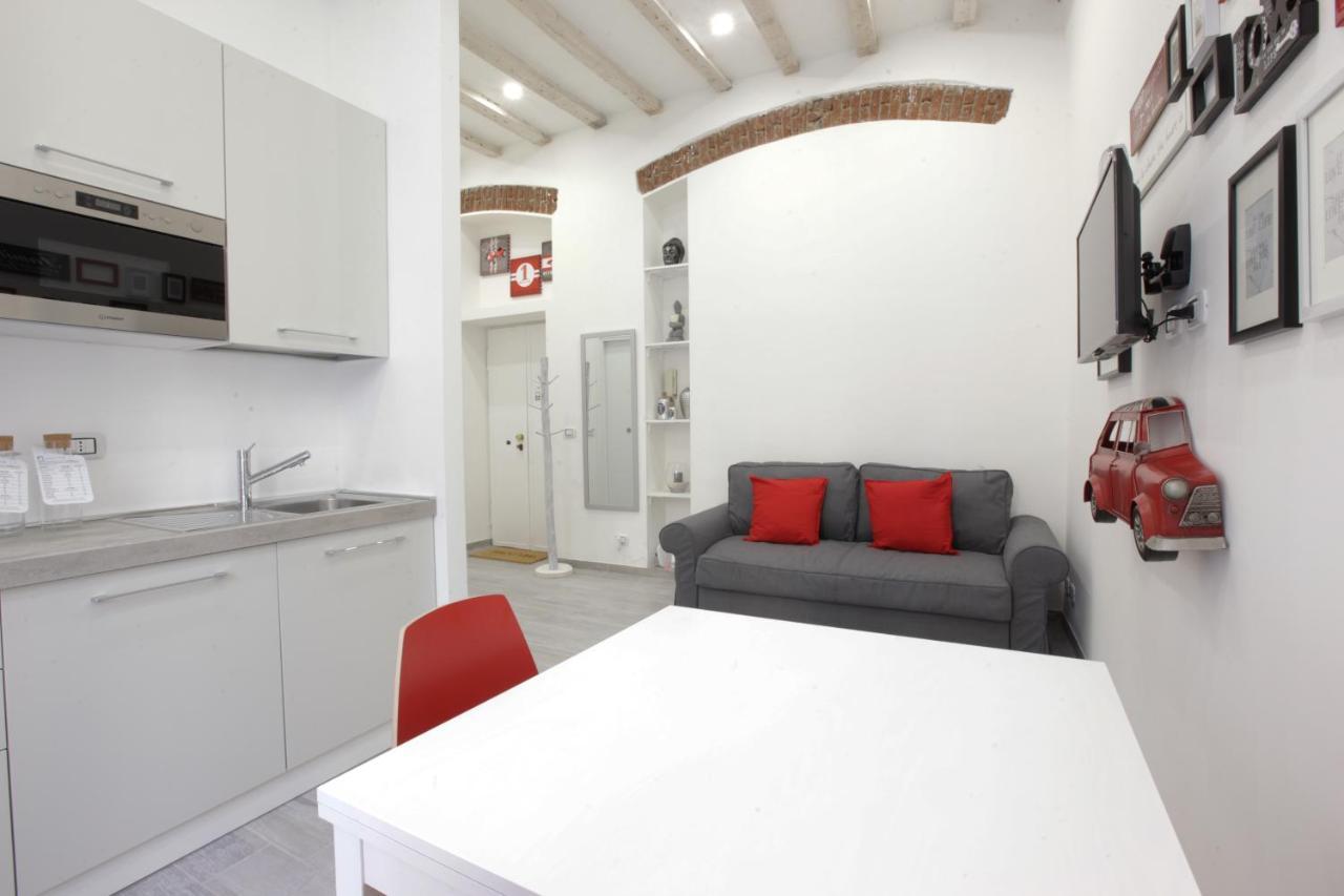 Amazing Apartment In City Center With Balcony 밀라노 외부 사진