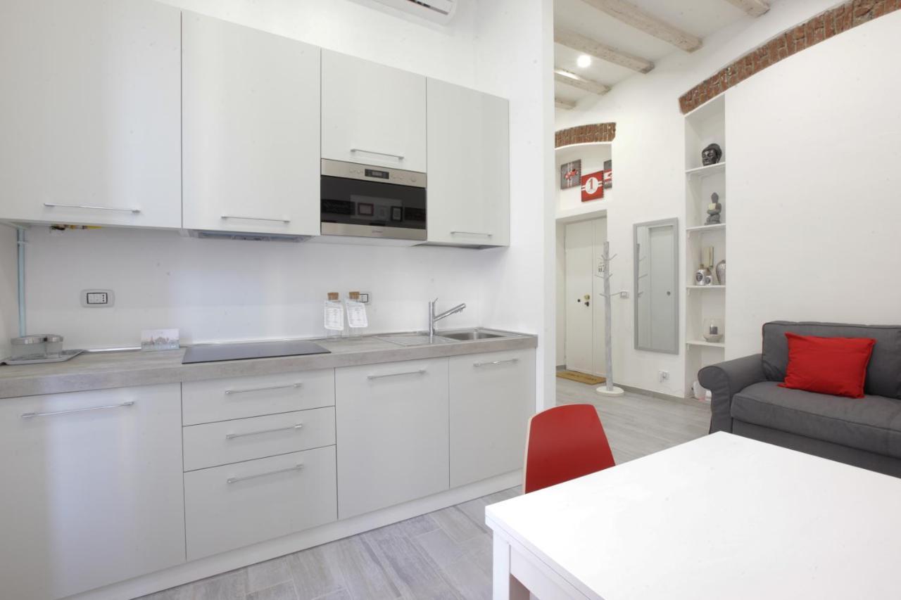 Amazing Apartment In City Center With Balcony 밀라노 외부 사진