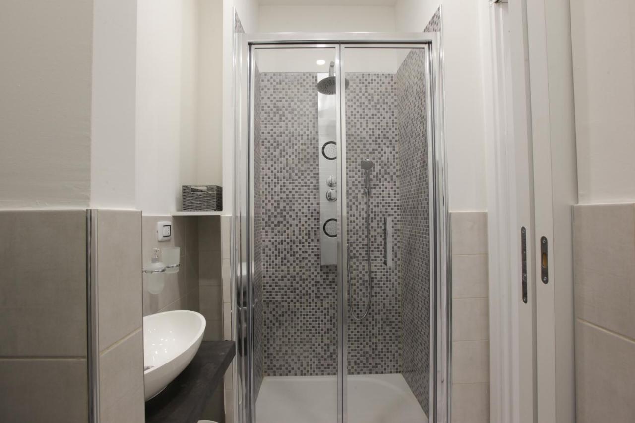 Amazing Apartment In City Center With Balcony 밀라노 외부 사진
