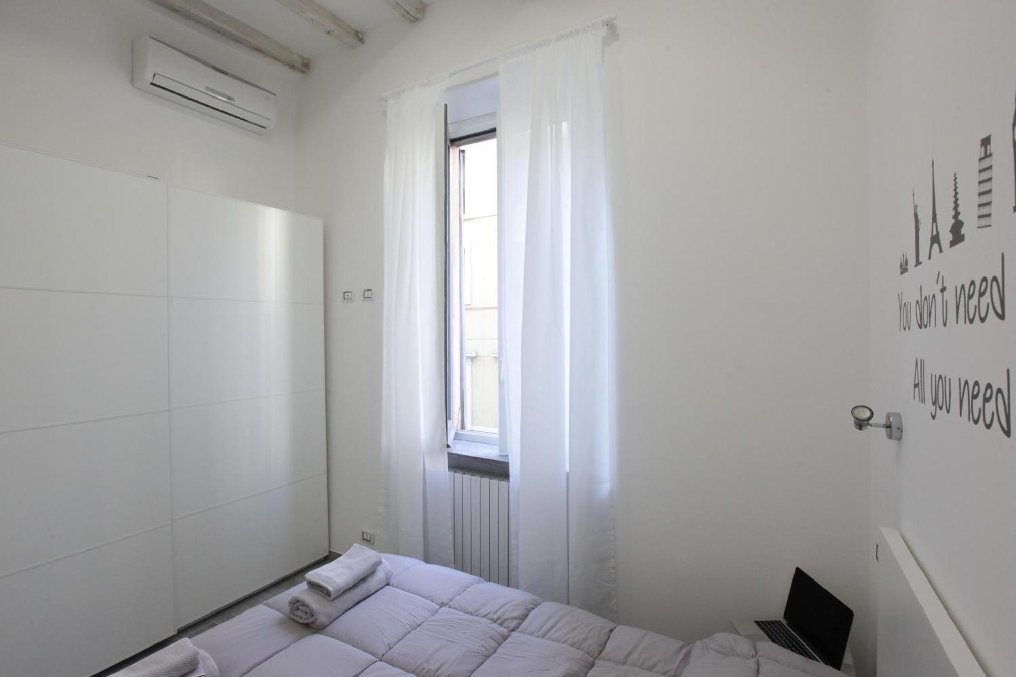 Amazing Apartment In City Center With Balcony 밀라노 외부 사진