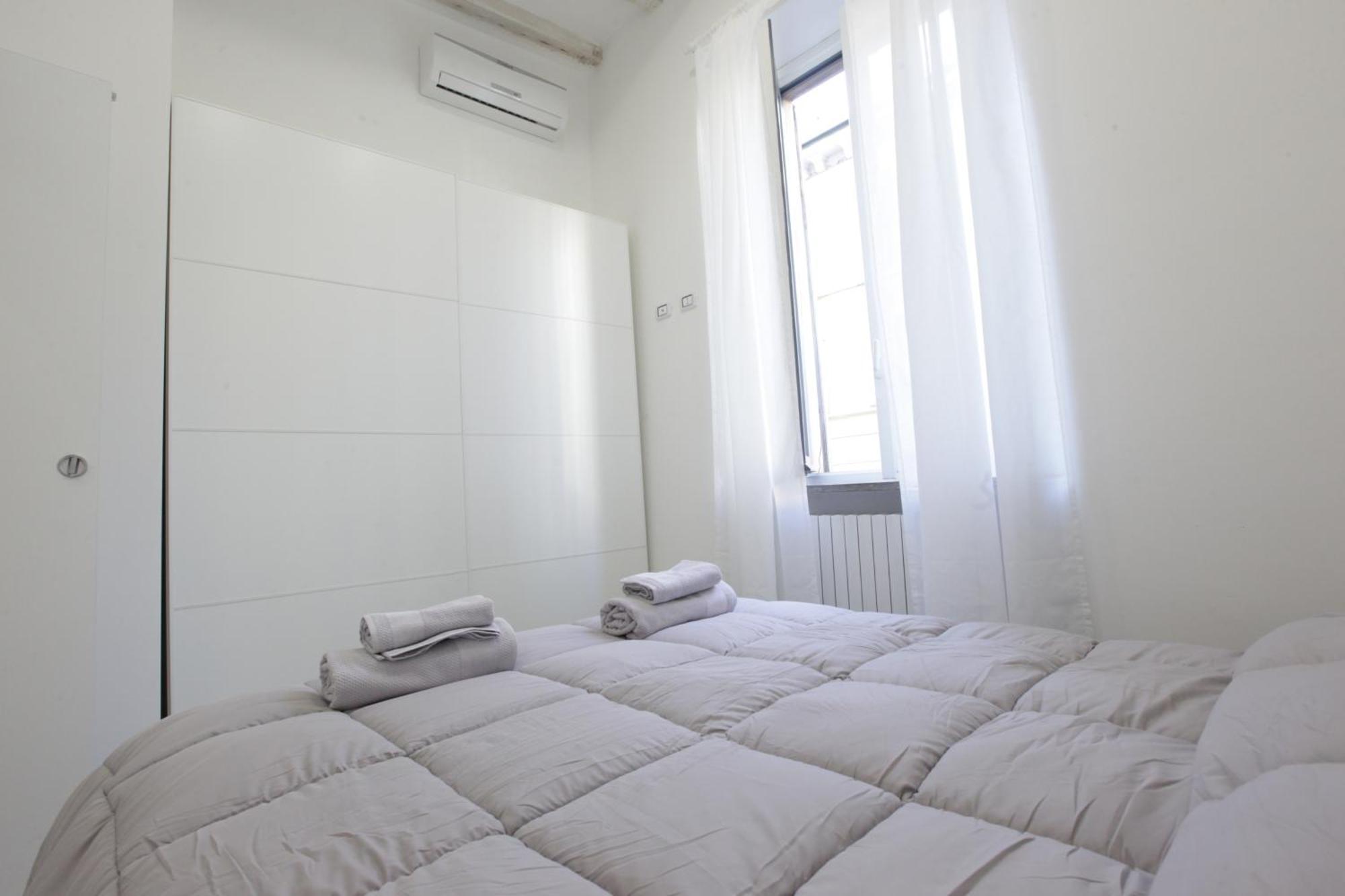 Amazing Apartment In City Center With Balcony 밀라노 외부 사진