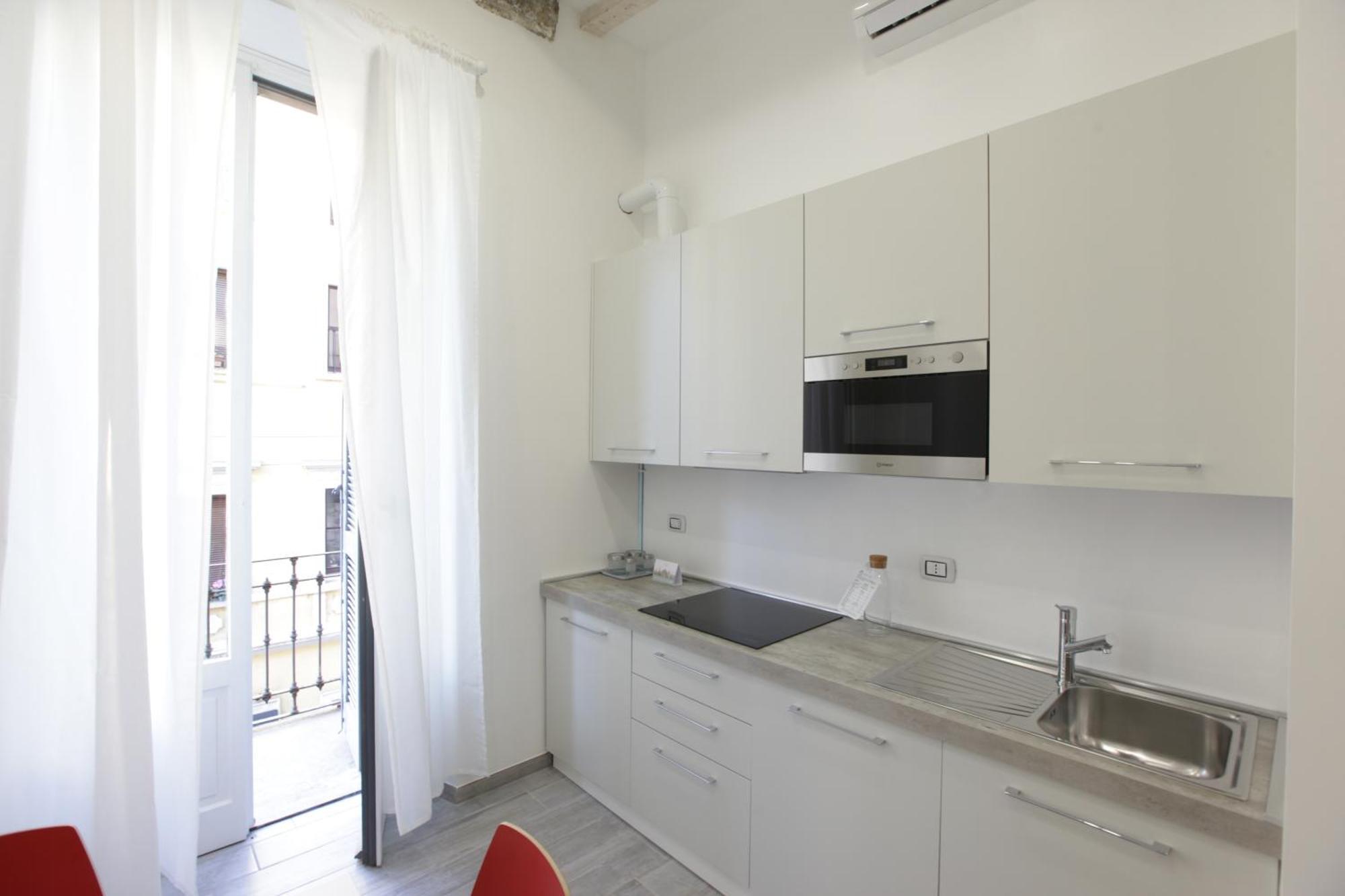 Amazing Apartment In City Center With Balcony 밀라노 외부 사진